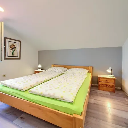 Apartment Fuer 5 Personen Ca 67 Qm In Njivice, Kvarner Bucht Krk Njivice