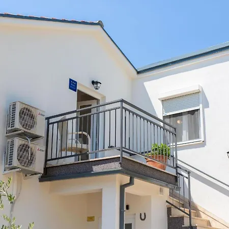 Apartment Fuer 5 Personen Ca 67 Qm In Njivice, Kvarner Bucht Krk *